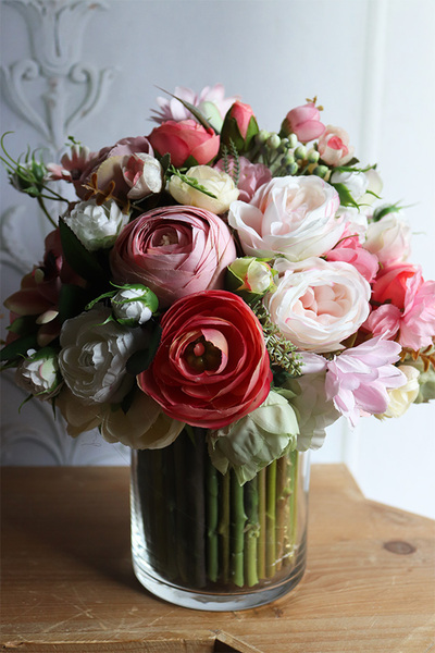 bukiet wiosennych kwiatów w szklanym wazonie, Hellissa New