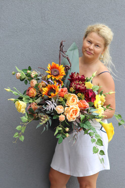 Miodowe Dni, kompozycja nagrobna w naczyniu, wym.54x80x70cm   