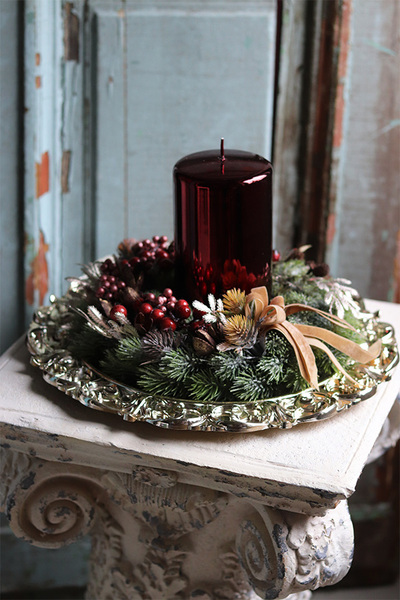 elegancki świąteczny stroik, Bordonata, na złotym talerzu, śr.35cm 