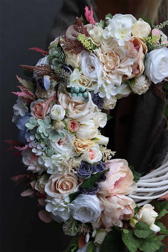 Belladonna 2, asymetryczny wianek do powieszenia