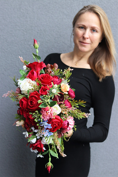 bogata kompozycja w złotym naczyniu, Goldie & Red, wym.37x53cm