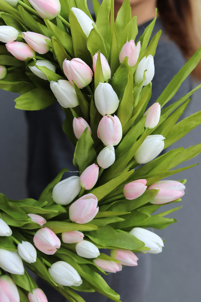 bardzo elegancki wianek z tulipanów, Witaj Wiosno, śr.40cm