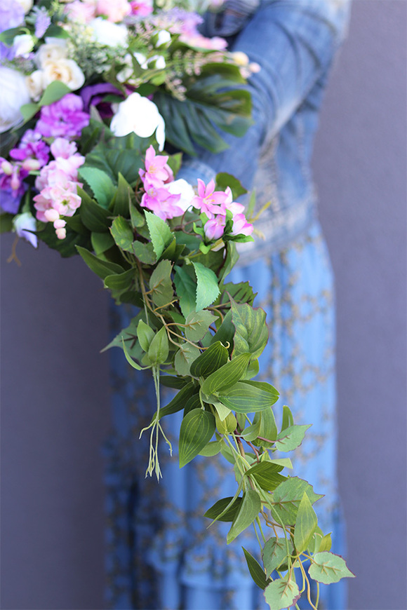 Nefryta, spływający bukiet nagrobny we wkładzie, wym.45x120cm