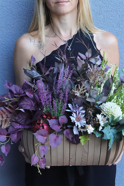 Meria, dekoracja nagrobna w drewnianej skrzyneczce, wym.40x70x30cm