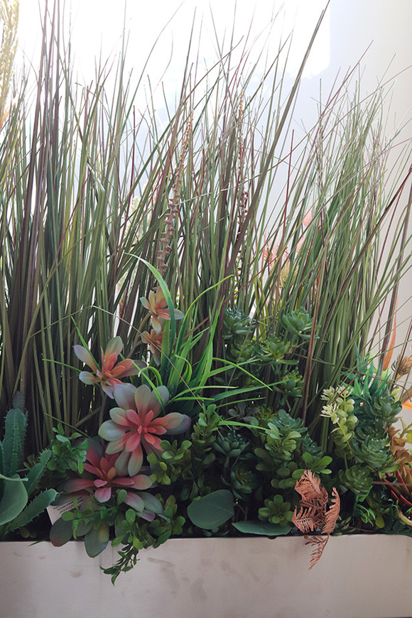 Albertina Steel, trawy w stalowej donicy