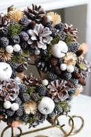 Leśne Skarby 2, dekoracyjny wianek z szyszek