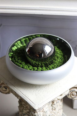 Modern Cecile Moss, nowoczesny stroik świąteczny z porcelanową kulą, śr.30cm