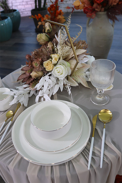 Crema Latte, jesienna dekoracja kwiatowa	