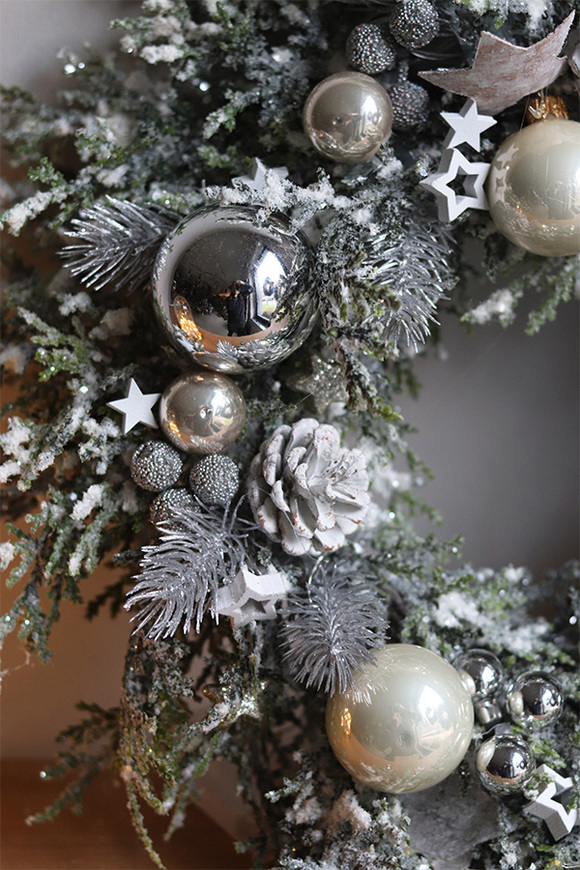 Mroźny Las, zimowy wianek na drzwi LED