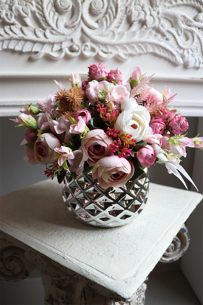 Beltresa, pastelowa kompozycja w srebrnym naczyniu, wym26x27cm