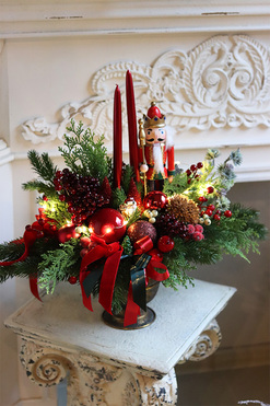 Szykujemy Święta LED, adwentowy stroik z dziadkiem w pucharze, wym.50x50x30cm