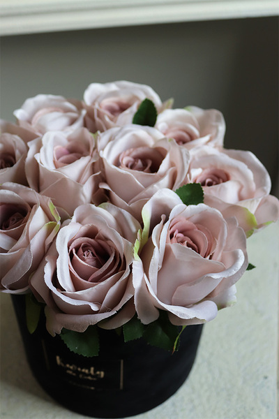 Rosie, welurowy flowerbox z różami