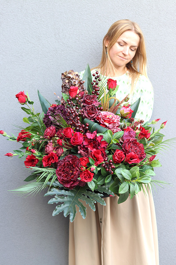  Gretlo Red, elegancka kompozycja nagrobna, dł.80cm 