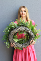 Zieleń Dokoła, zielony wianek na drzwi z sukulentami