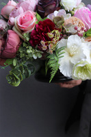 Neonia Pink, kompozycja nagrobna w ceramicznej misie, dł.68cm