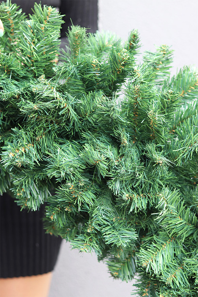 Zimowa Kraina, ogromny wianek iglasty