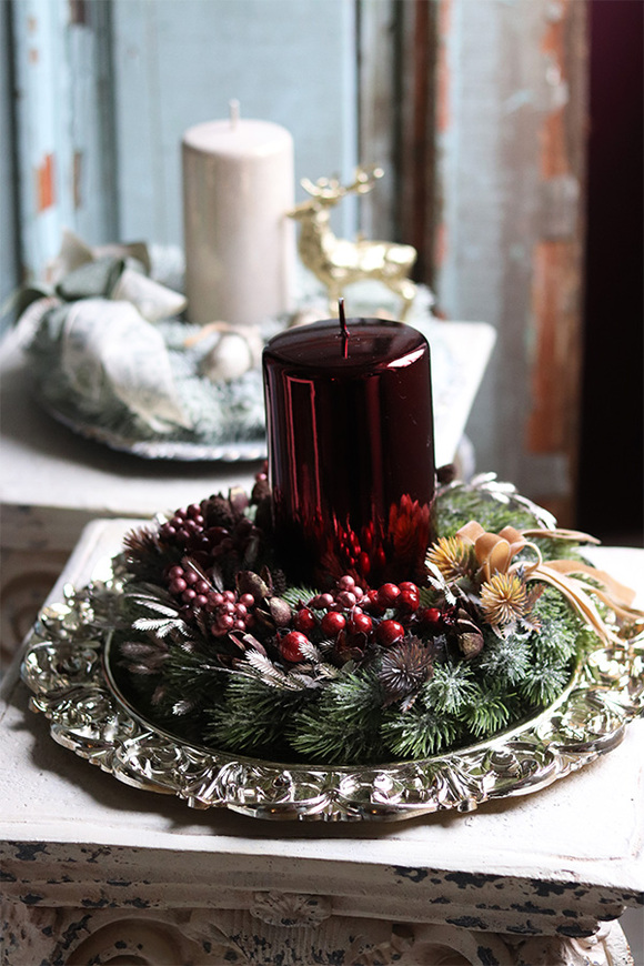 elegancki świąteczny stroik, Bordonata, na złotym talerzu, śr.35cm 