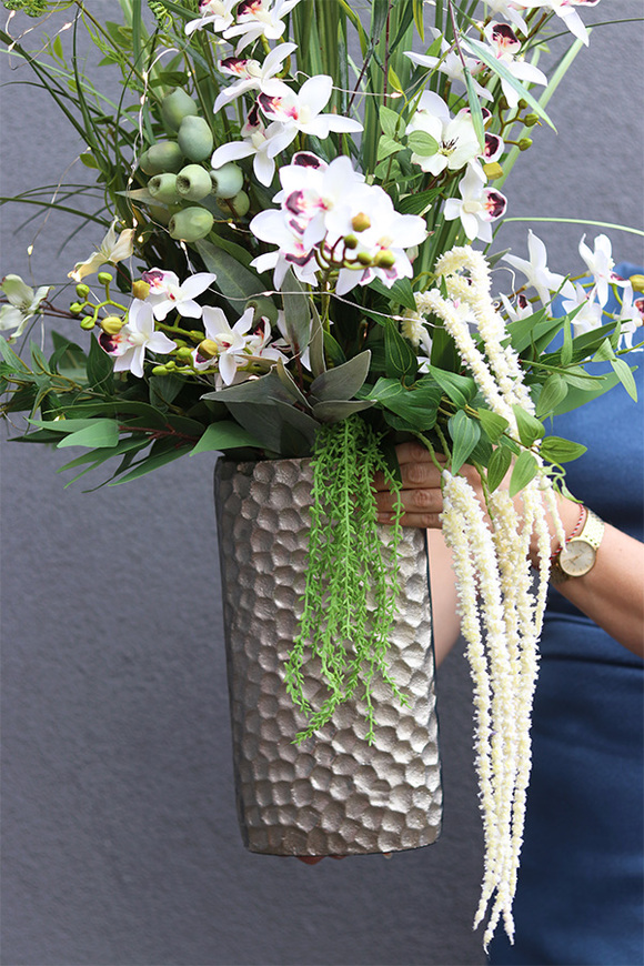 Villano Belladia LED, kompozycja w wysokim wazonie