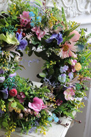 Wiosenna Polana, wianek na drzwi z polnych kwiatów