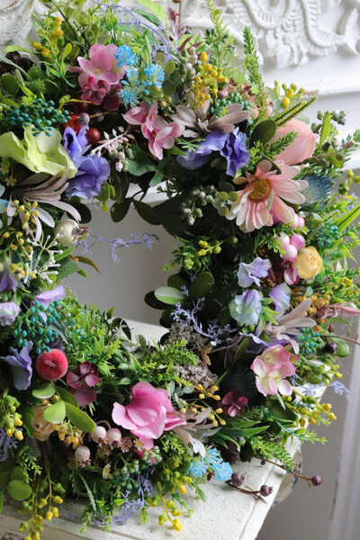 Wiosenna Polana, wianek na drzwi z polnych kwiatów