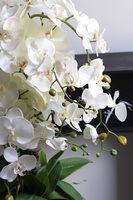 Silver Trettia Big, biały sztuczny storczyk w srebrnej donicy