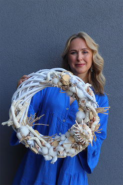 OD RĘKI marynistyczny wianek z muszlami i bawełną, Skarby Plaży, śr.40cm