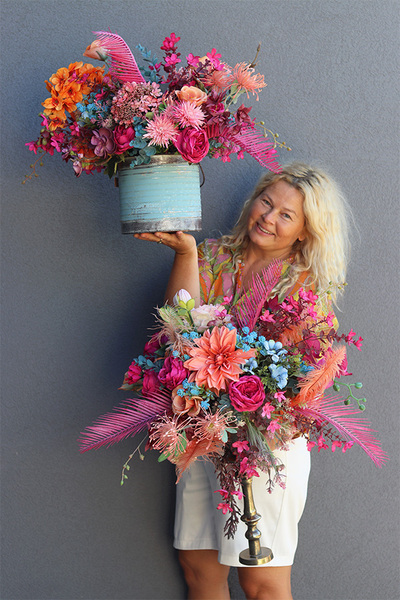 Bollywood, kompozycja kwiatowa w energetycznych kolorach