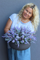 Lavendina, kompozycja kwiatowa w ceramicznej misie