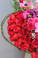 Dzień Mamy, dekoracja nagrobna w kształcie serca