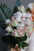 Mortario Roses, nowoczesny bukiet nagrobny do położenia