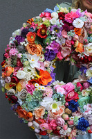 Magellania, piękny kwiatowy wianek na drzwi