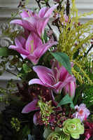 Memorie Volcan Lilly, nowoczesna kompozycja nagrobna w misie