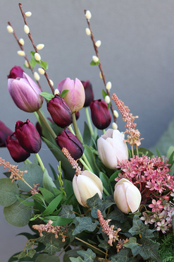 Tulippo England, dekoracja nagrobna w misie, wys.56cm