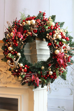 Czerwona Chwila 2, świąteczny wianek z bombkami, śr.50cm