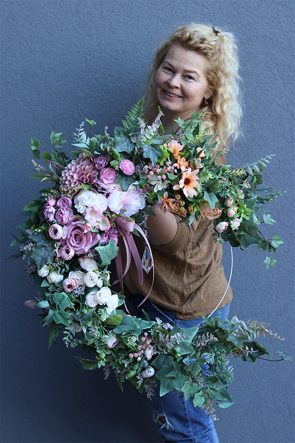 atrakcyjny wianek na drzwi na obręczy, Subtelle Spring