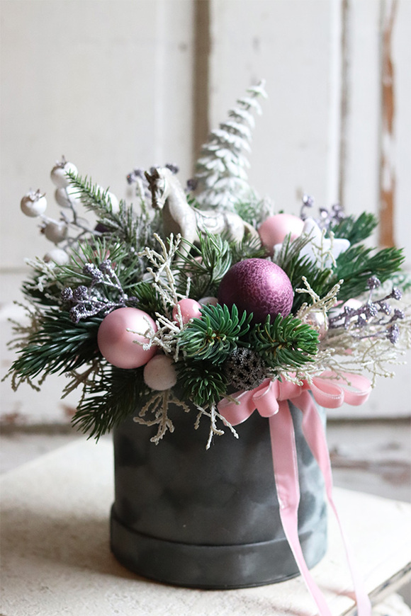 Grenta Velvet, flowerbox świąteczny z konikiem