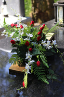 Tulipany Woods, kompozycja nagrobna z tulipanami