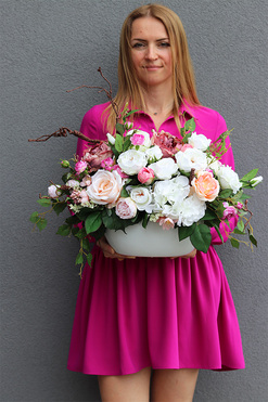 Deria Agatte, kwiatowa kompozycja, wym.39x45cm