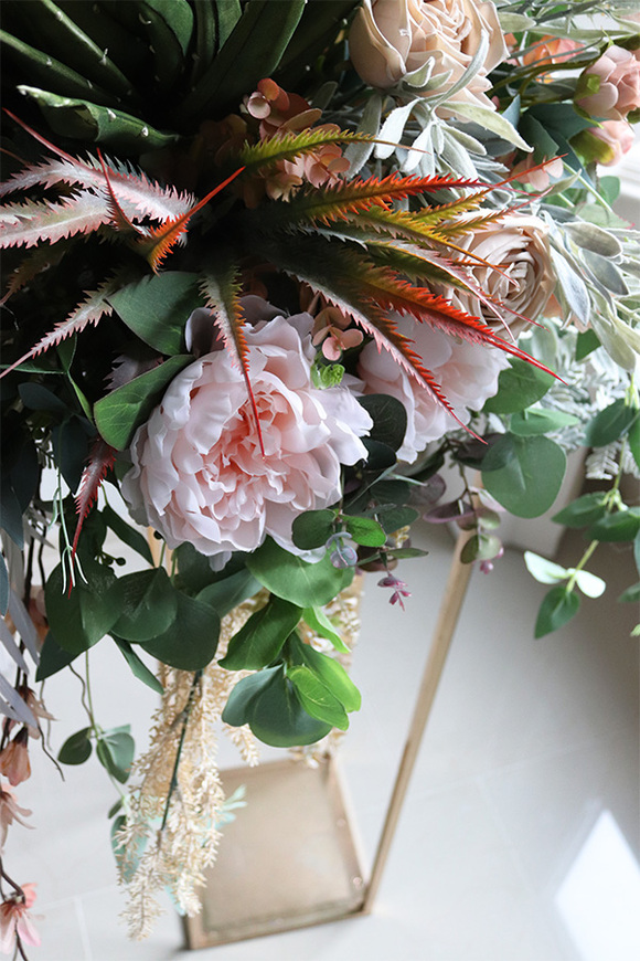 Sand Flowers, dekoracja kwiatowa w naczyniu