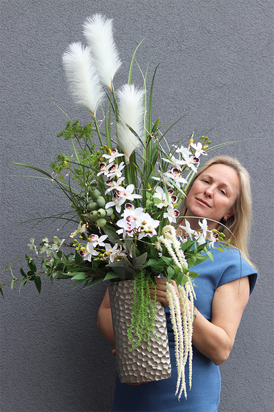 Villano Belladia LED, kompozycja w wysokim wazonie