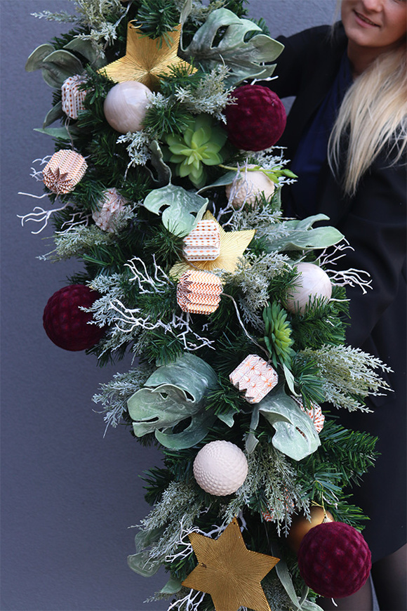 Welurowe Bordo, girlanda zimowa z bombkami, dł.170cm 