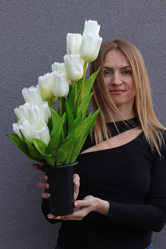 Tulippo New Design White 2, nowoczesny bukiet nagrobny we wkładzie, dł.50cm  