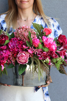 Rosetta Manfredo, różowa kompozycja w naczyniu