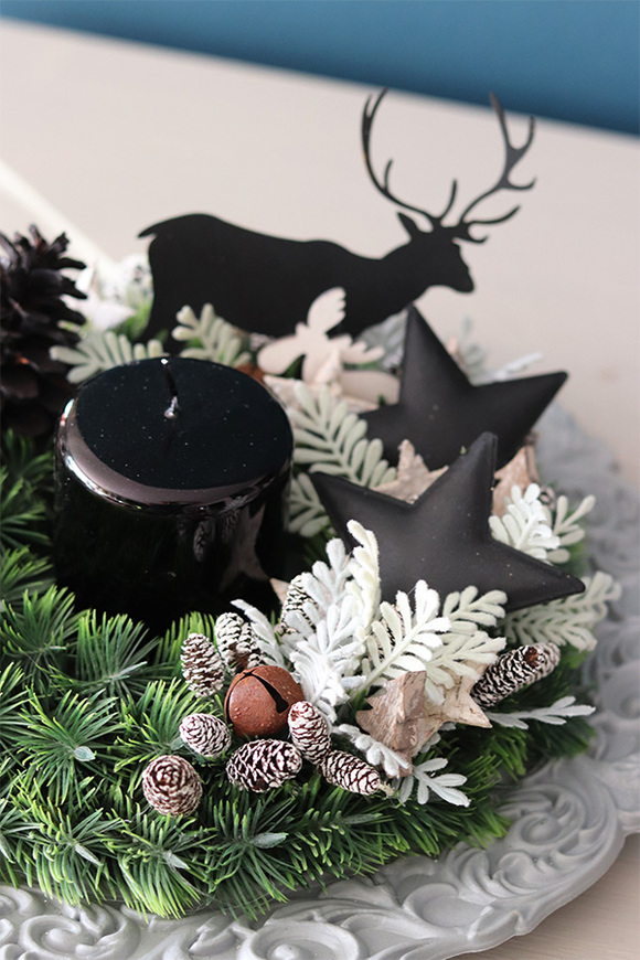 Czarny Renifer, świąteczny stroik na talerzu