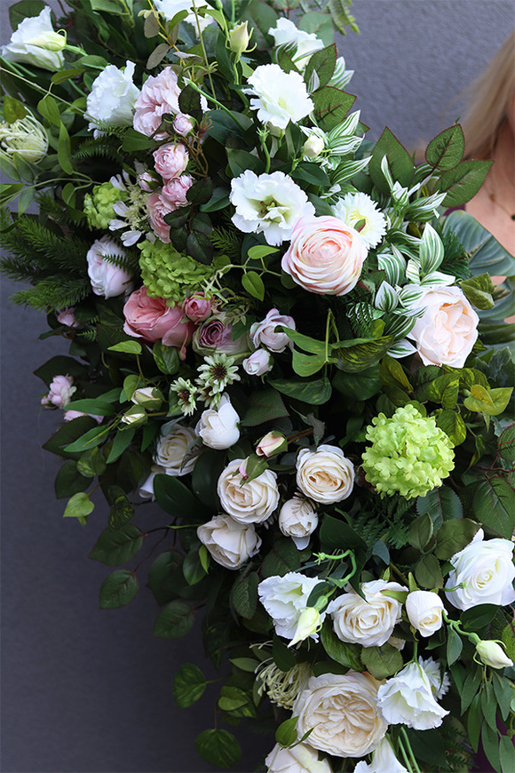 Luvita Sweet, bogata girlanda nagrobna