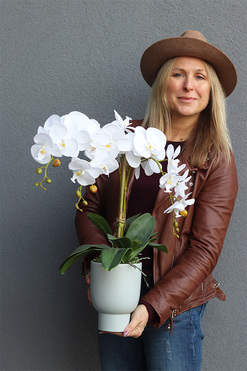 Alora Grey, sztuczny storczyk w szarej donicy, wys.65cm 