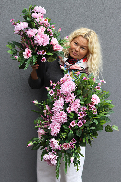 Chryzantemy Pink, bukiet nagrobny we wkładzie