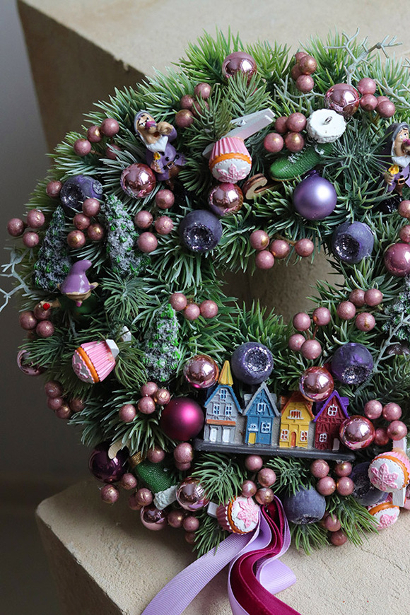 Violet Eve, świąteczny wianek dekoracyjny