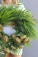 Green Trente, wieniec nagrobny z zieloną dekoracją kwiatową, śr.60cm