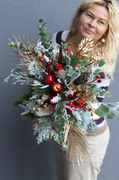 Winter Mood, świąteczny stroik kompozycja w złotym wazonie, wys.55cm 